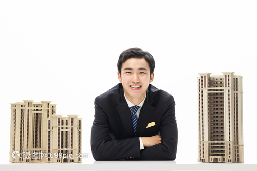 帅气房产中介形象展示