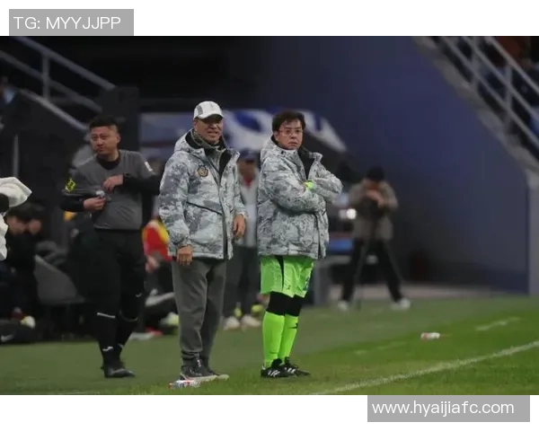 足球明星青春岁月珍藏图集展现他们的年轻风采与激情瞬间 足球明星青春岁月珍藏图集展现他们的年轻风采与激情瞬间